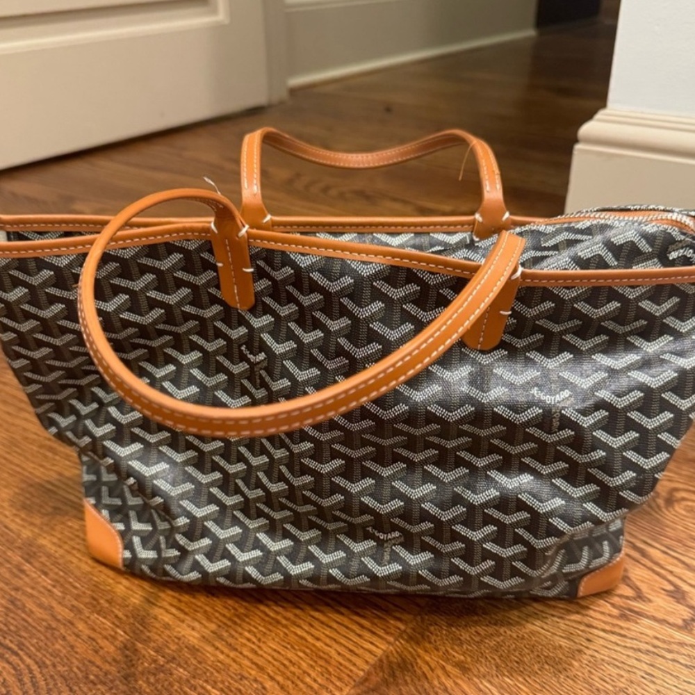 Goyard zip up tote bag